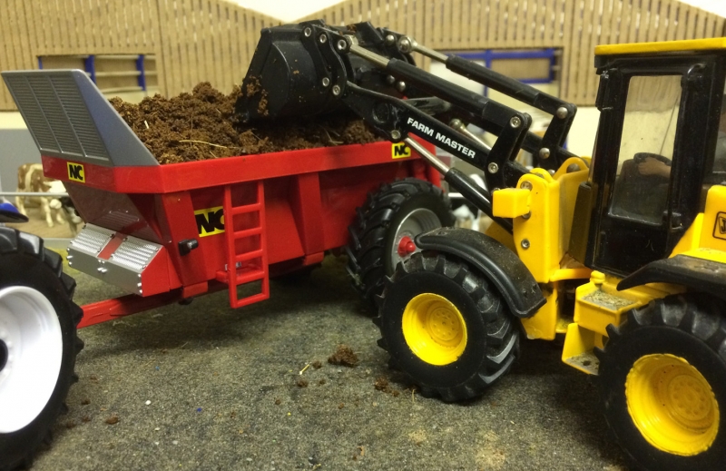 Britains NC Rear Discharge Manure Spreader
